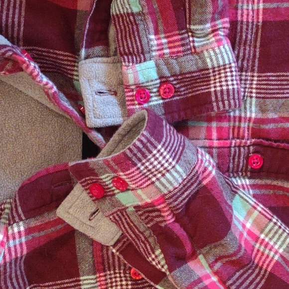 Girls L.L Bean fleece lined flannel shaket. Perfect fall staple. Warm , cozy - Picture 4 of 5